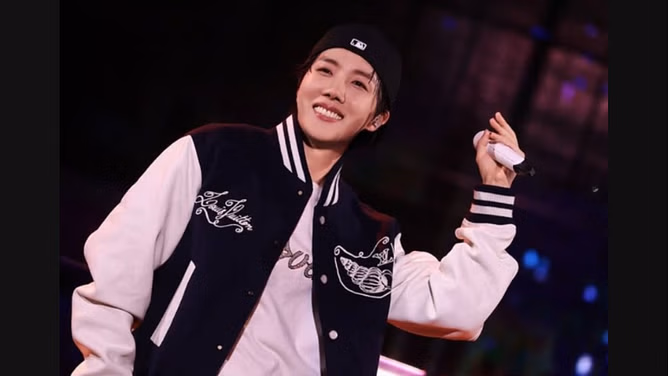 “This will never not be funny”— Fans react to BTS’ j-hope giving out ‘HOBI MONEY’ himself to avoid their hilarious struggles of gathering it