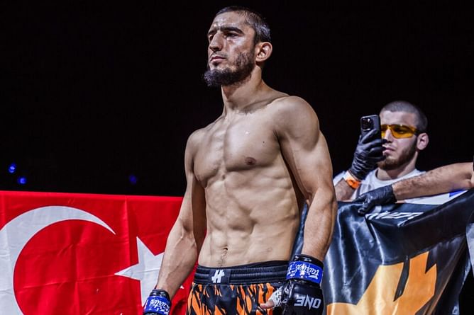 "Bro has been practicing on brick" - Fans feel the insane pain Alibeg Rasulov dealt former lightweight MMA champ in Bangkok clash