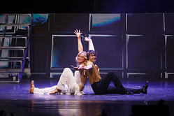 Stephen Nedoroscik reacts to DWTS cast's cowboy dance from the iconic tour