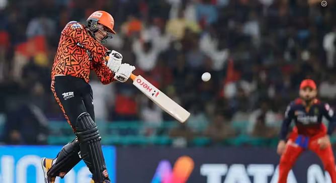 Abhishek Sharma damages sponsored car windshield with a 6 off Bhuvneshwar Kumar in RCB vs SRH IPL 2025 match [Watch]