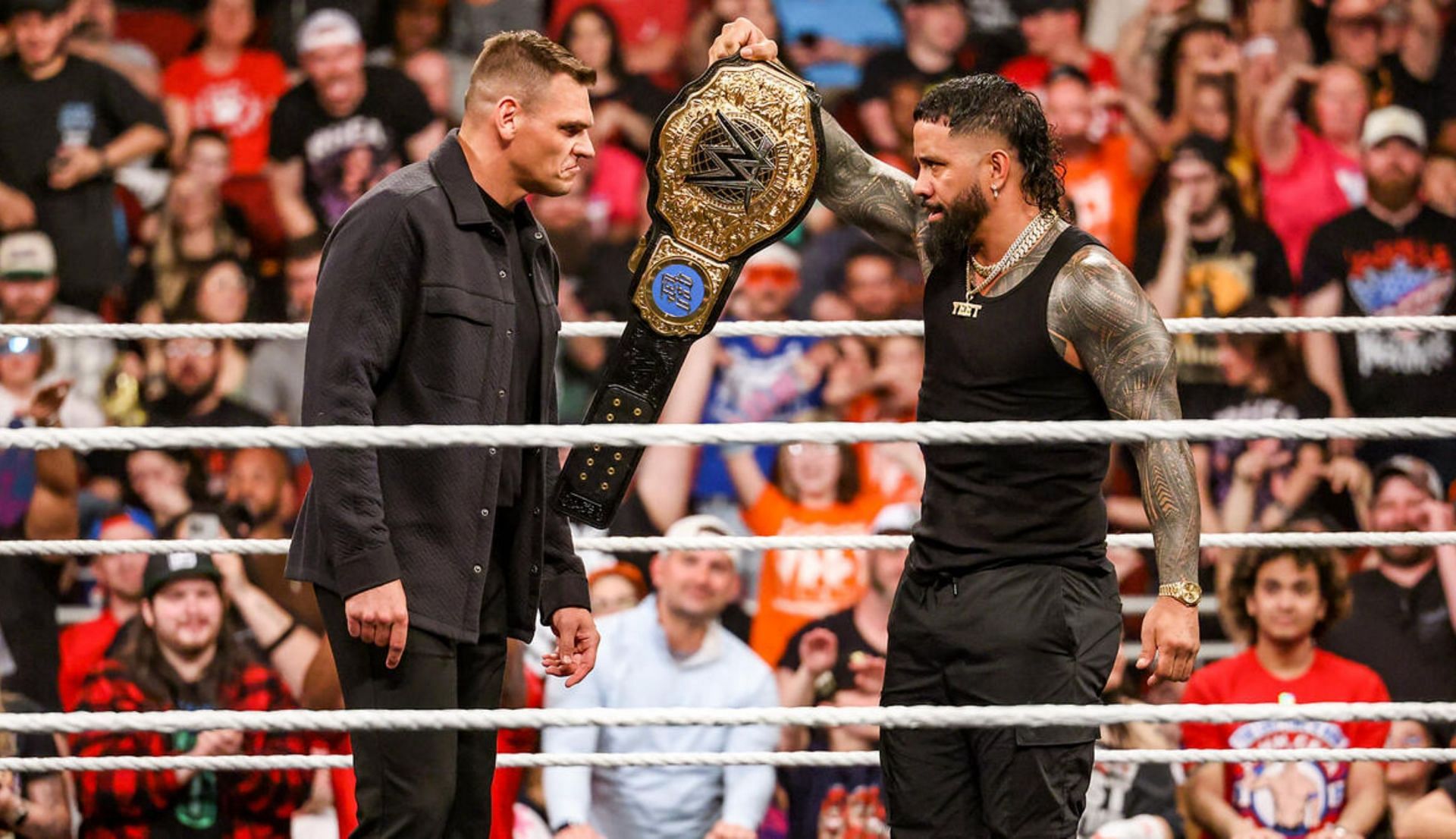 गुंथर और जे उसो एक-दूसरे को घूरते हुए (Photo: WWE.com)