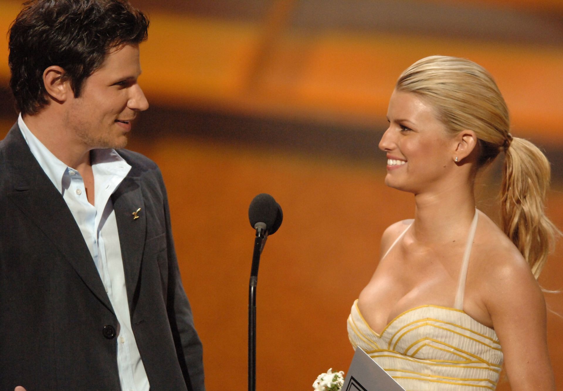 Nick and Jessica Simpson during the 2005 ESPY Awards - Show (Image via Getty)