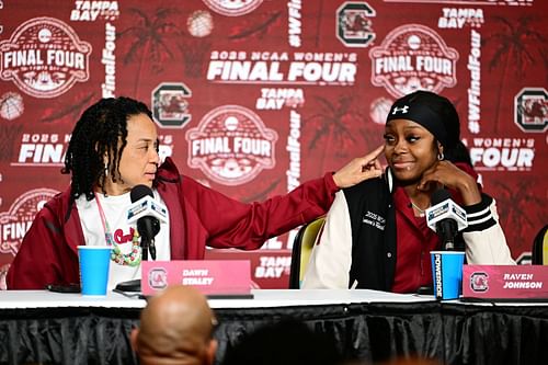 South Carolina coach Dawn Staley and Raven Johnson (#25) participate in a press conference before the 2025 Women's Final Four at Amalie Arena on April 03, 2025. Photo: Getty