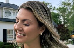 Amanda Balionis raves about $5M pop star’s new single to her 346K IG followers