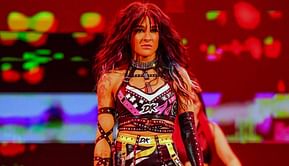 WWE से गायब चल रहे फेमस स्टार ने लुक में किया बहुत बड़ा बदलाव, कारण का भी किया खुलासा, देखें वीडियो
