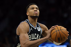 Giannis Antetokounmpo takes $100,000 loss after being defeated by participant in Mr. Beast video