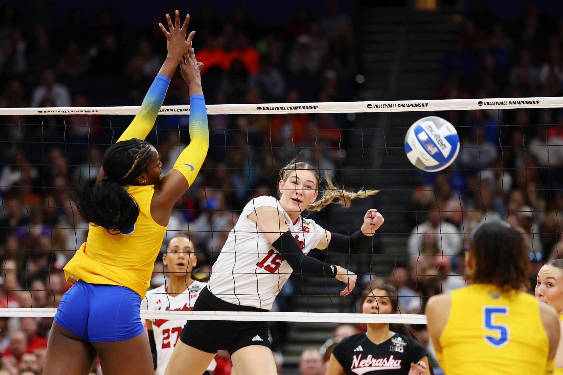 Andi Jackson playing for the Nebraska Volleyball side (Image via: Getty)