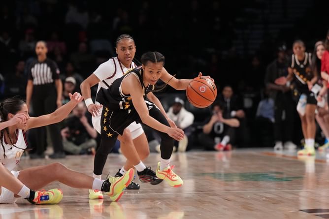 Kim Mulkey's LSU signee ZaKiyah Johnson shares reaction to future teammate Flau'Jae Johnson's vacation snaps from Hawaii