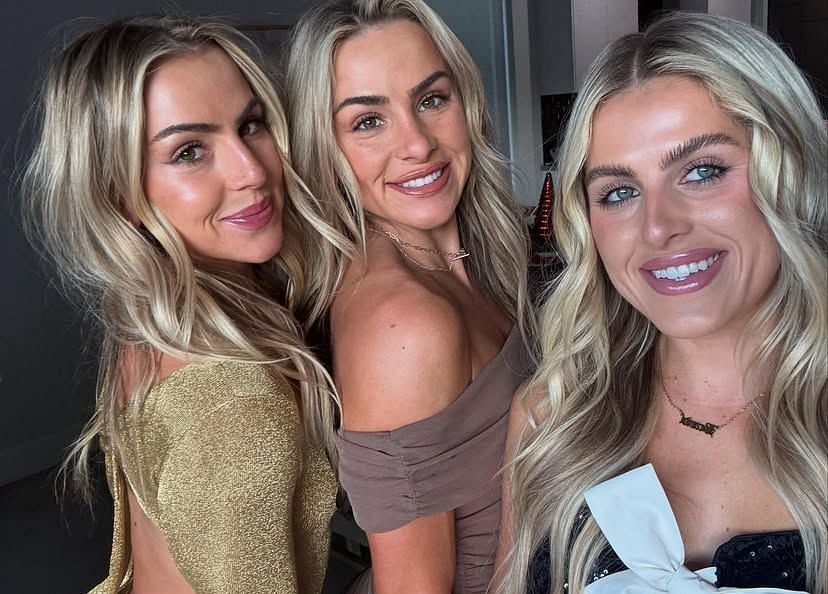 Haley and Hanna Cavinder pose with their sister Brandi Perkins on IG. Image via @cavindertwins