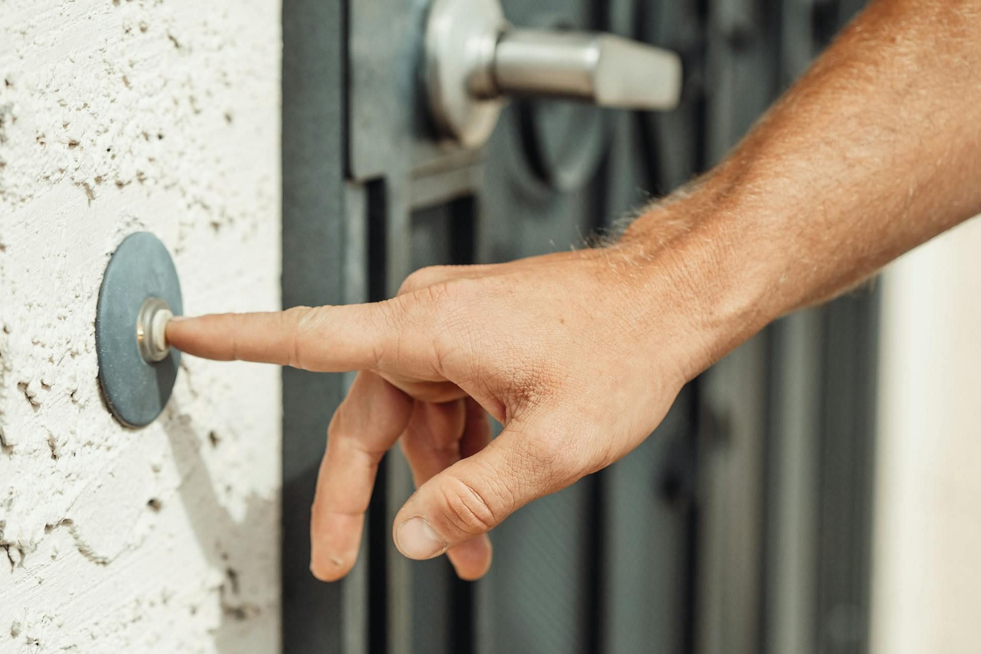 Investigators tracked a man in a black hoodie from door camera footage (Image via Pexels)