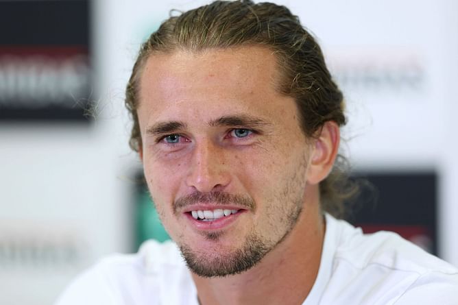 WATCH: Alexander Zverev bets his unique $280,000 luxury watch in amusing roulette game with Caroline Wozniacki & others at French Open