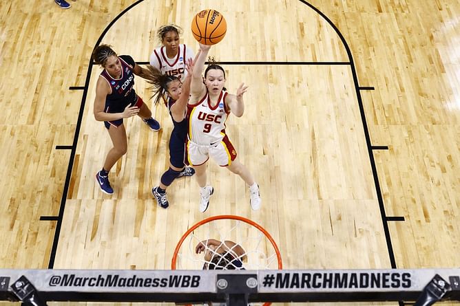 KK Arnold, Serah Williams, Talia Von Oelhoffen, and more can't contain their excitement as Geno Auriemma's UConn lands major transfer portal target