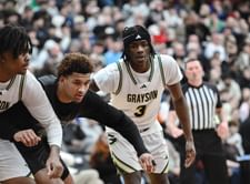 VIDEO: 5-star Caleb Holt shows his hooping prowess after grabbing attention from multiple D1 colleges
