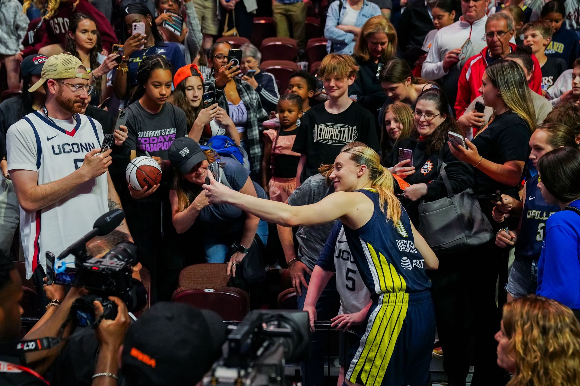 Dallas Wings v Connecticut Sun - Source: Getty