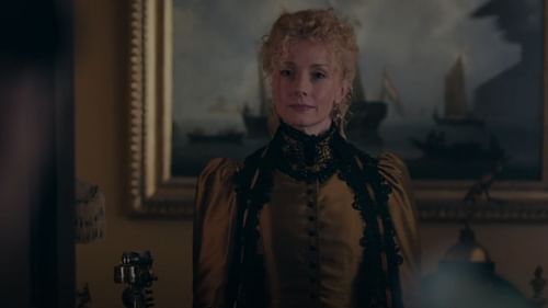 Lady Violet as seen in Sherlock & Daughter season 1 episode 5 (Image via The CW)
