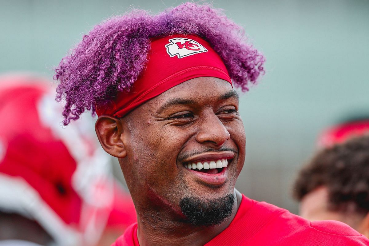 NFL fans react as JuJu Smith-Schuster debuts purple hair at Chiefs OTAs (Image via Kansas City Chiefs X)