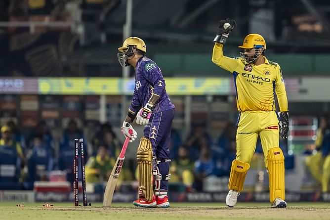 KKR vs CSK: एमएस धोनी ने IPL में रचा इतिहास, जबरदस्त रिकॉर्ड को अंजाम देने वाले बने पहले विकेटकीपर