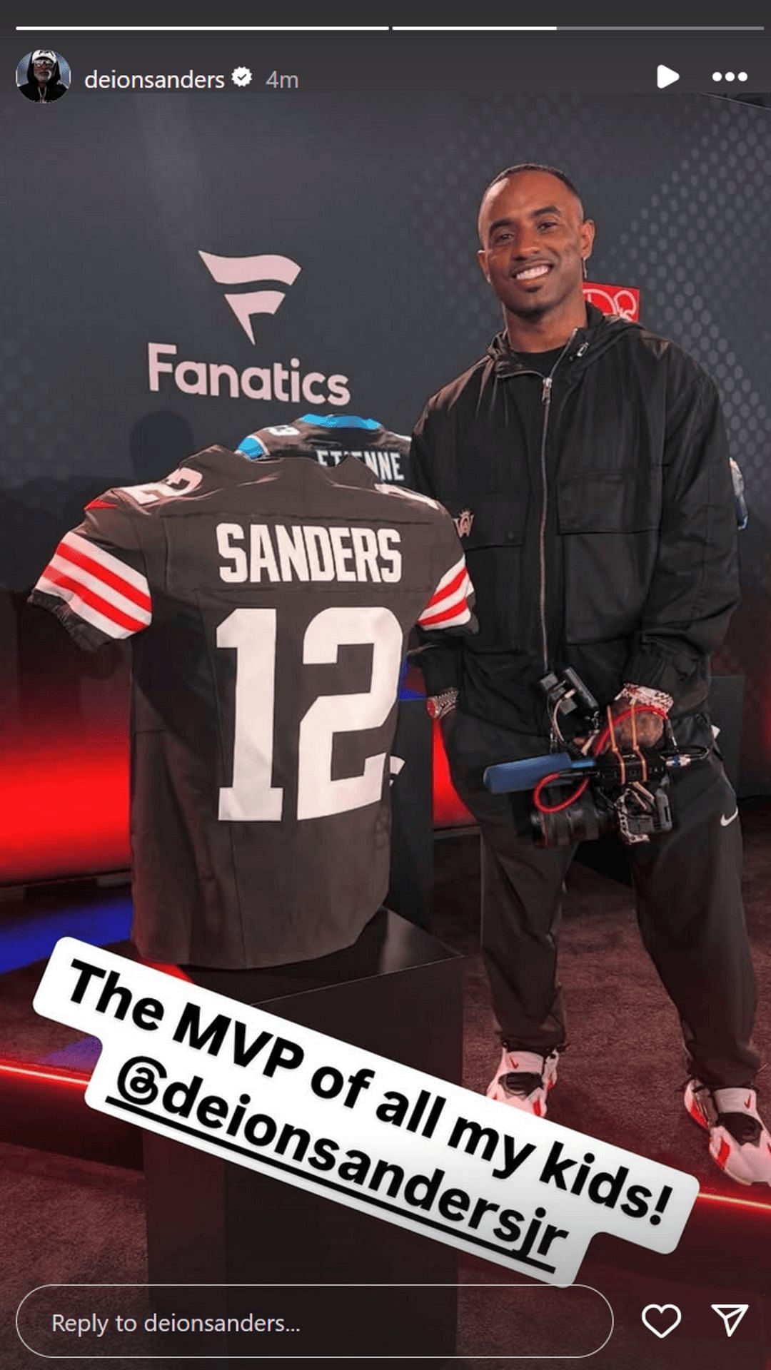 Imagem através da história do Instagram de Deion Sanders.