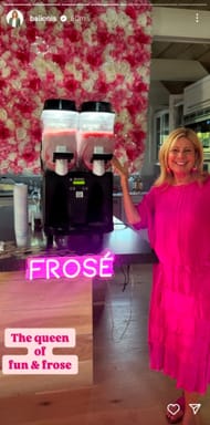 والدة أماندا بالونيس ، دانا