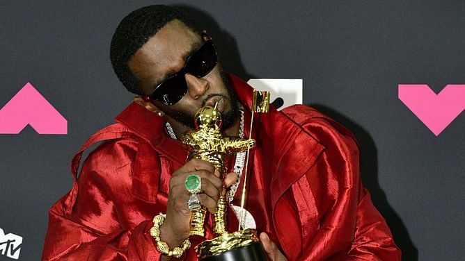 Patrick Bet-David compares Diddy's trial with those of Jeffrey Epstein and Ghislaine Maxwell, predicts one of three outcomes