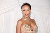 "Don't touch me and man handle me" — Doja Cat deletes a post blasting a fan for hugging and kissing her after she said she liked his shirt