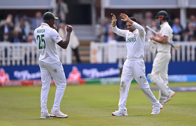Alex Carey is cleaned up by Keshav Maharaj as he misses his reverse sweep in SA vs AUS 2025 WTC final [Watch]