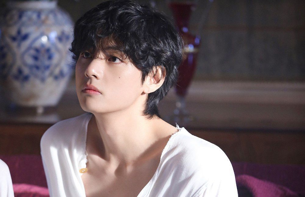  Fans speculate about BTS