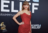 “All for publicity”— Netizens react as photos of Taylor Swift visiting a children’s hospital in Florida take over the internet