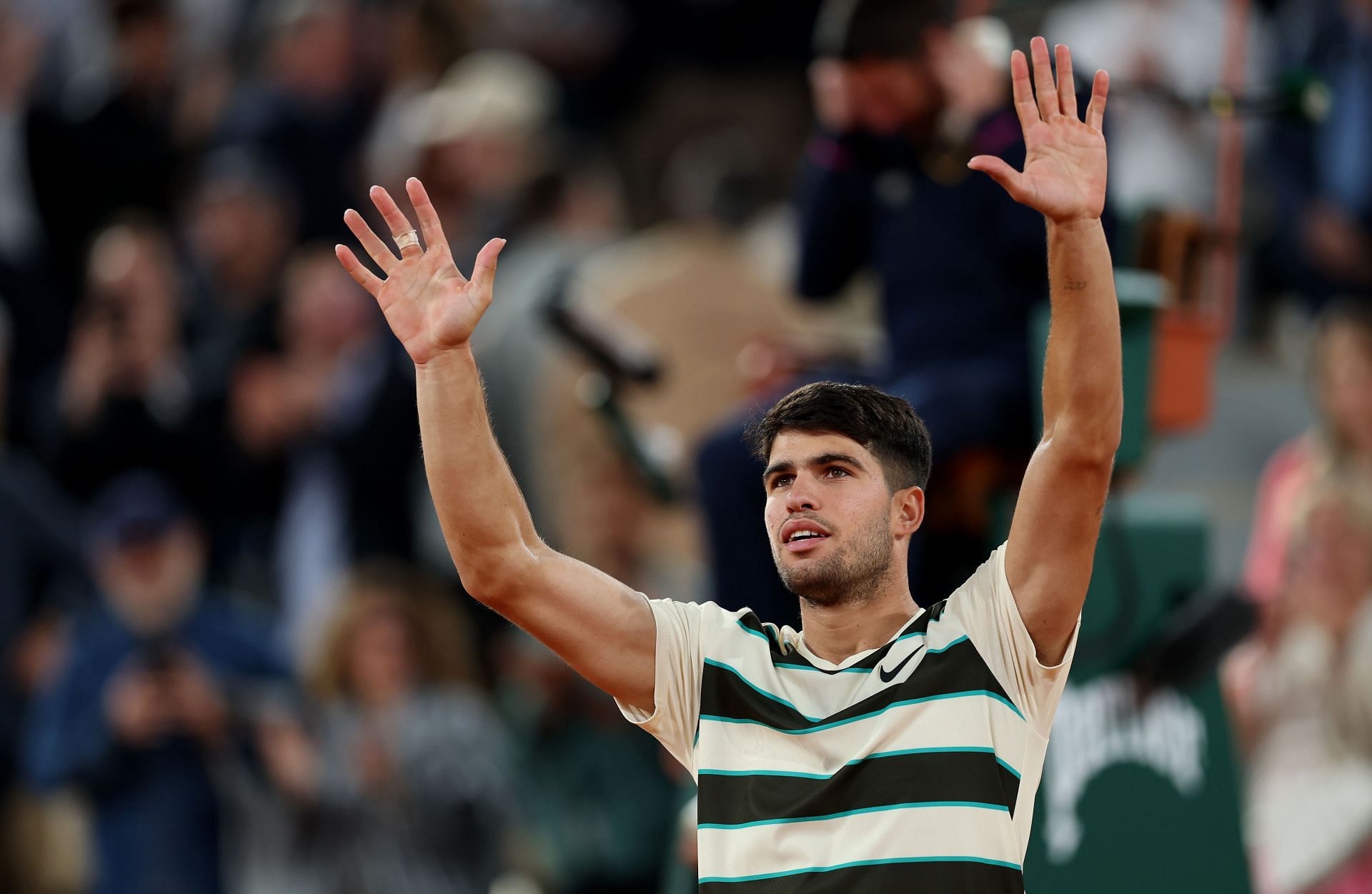 Carlos Alcaraz celebrates after reaching the French Open SFs | Image Source: Getty