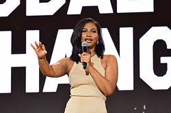 Jayden Daniels' mother Regina sends 5-word message to Taylor Rooks as sports journalist leads 'star-studded conversations' at Fanatics Fest