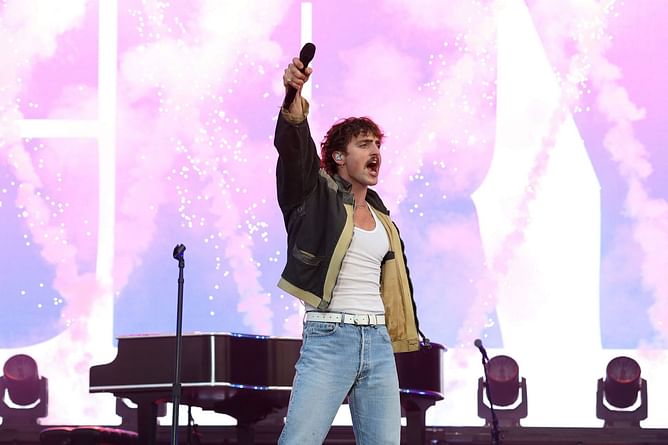 Perez Hilton reviews Benson Boone’s new album, calls it “disappointing” but admits he “enjoyed it”