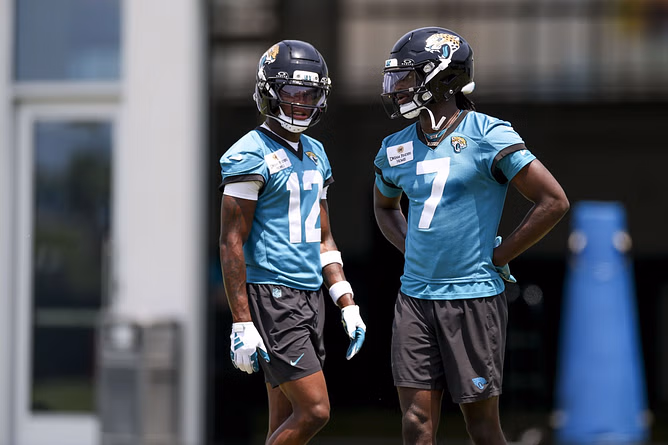 “We could 1-v-1 for it”: Travis Hunter and Chad Ochocinco debate Jaguars star's Madden 26 rookie rating
