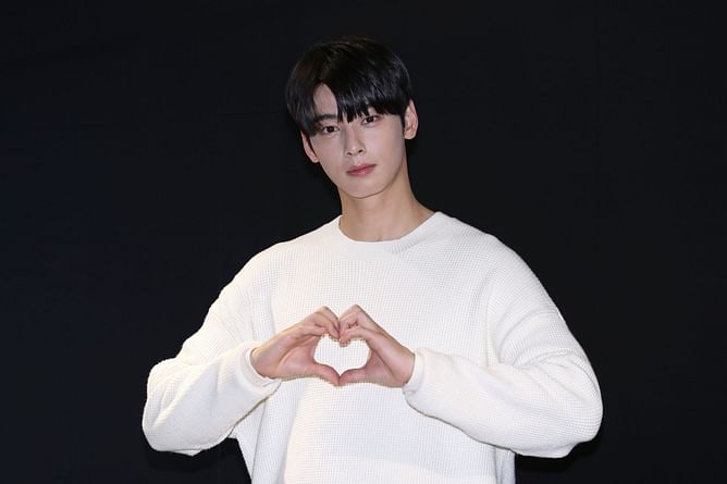 Cha Eunwoo recreates his iconic childhood photo ahead of farewell fan-meet before military enlistment