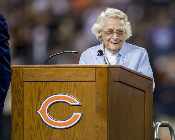 "I’ll drop $2", “Wait till my crypto takes off”: NFL fans react as Bears explore selling minority stake