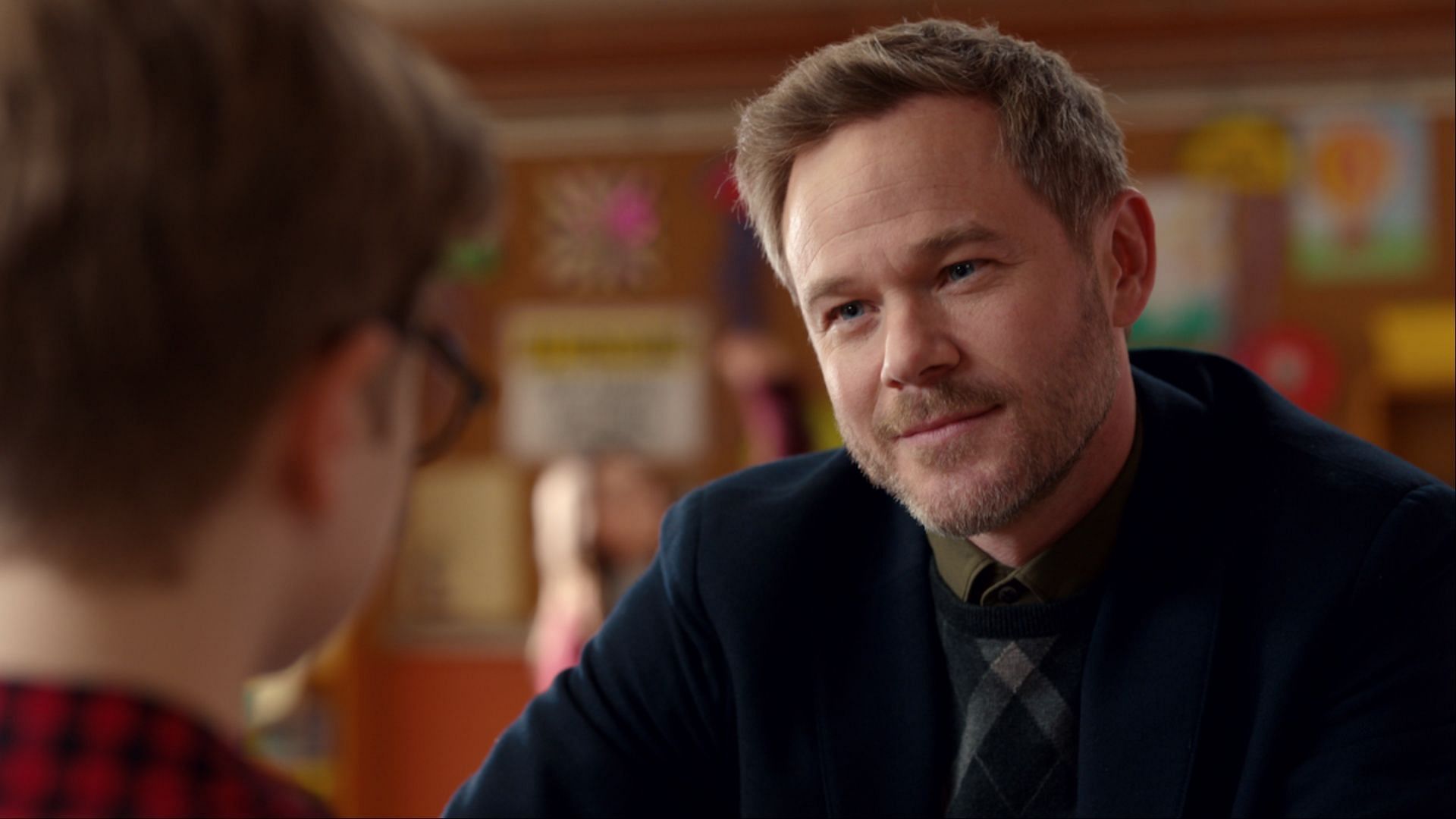 Aaron Ashmore plays Gil Timmins. Austin&rsquo;s dad in Ginny &amp; Georgia season 3. (Image via Netflix)