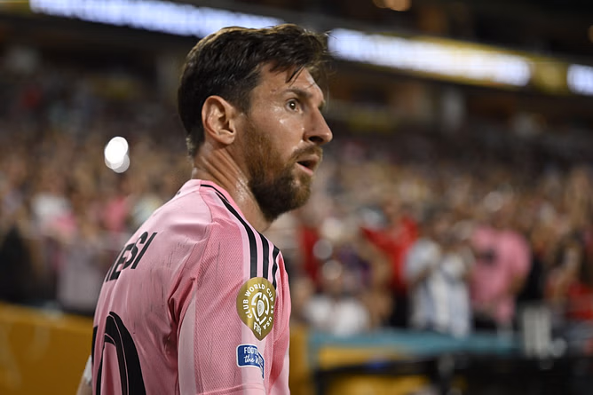 WATCH: Lionel Messi ignored Cristiano Ronaldo fan iShowSpeed ahead of Club World Cup clash