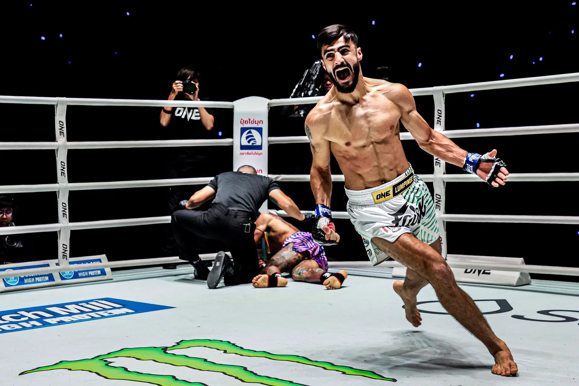 Abdallah Ondash (right) celebrates just moments after he put Singdomthong Nokjeanladkrabang to sleep.