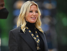 Jeanie Buss to stay Lakers governor, but fans draw eerie parallels to Mark Cuban’s Mavs exit