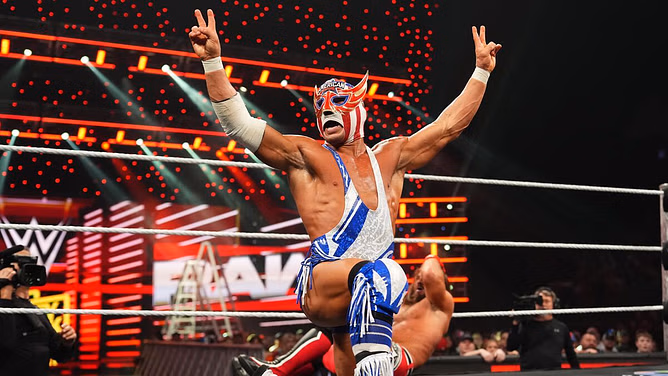 SmackDown star calls El Grande Americano a disgrace to Lucha culture