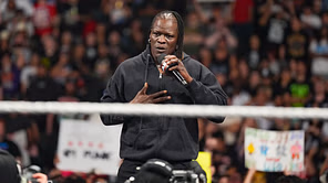 R-Truth chatted with veteran before MITB return; was asked if he could appear at major non-WWE event