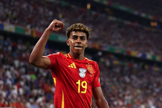 "Do these things on vacation" - Ex-Real Madrid star calls out Lamine Yamal for attire choice during Spain press conference