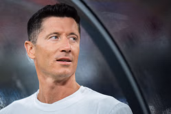 Barcelona star Robert Lewandowski announces he will not play for national team while Michał Probierz is the manager