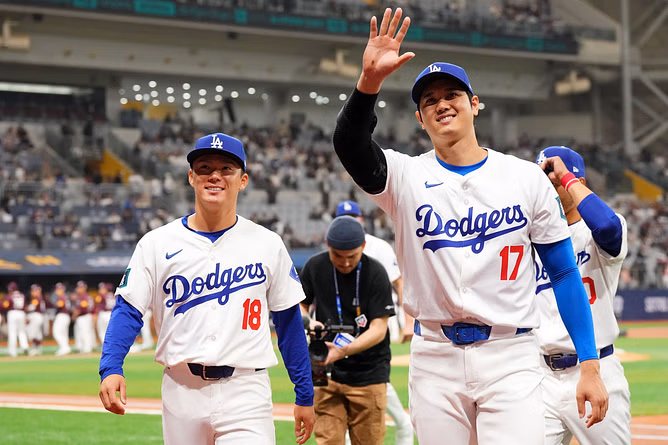 Yoshinobu Yamamoto sends his love to Shohei Ohtani after first pitching outing since Tommy John surgery