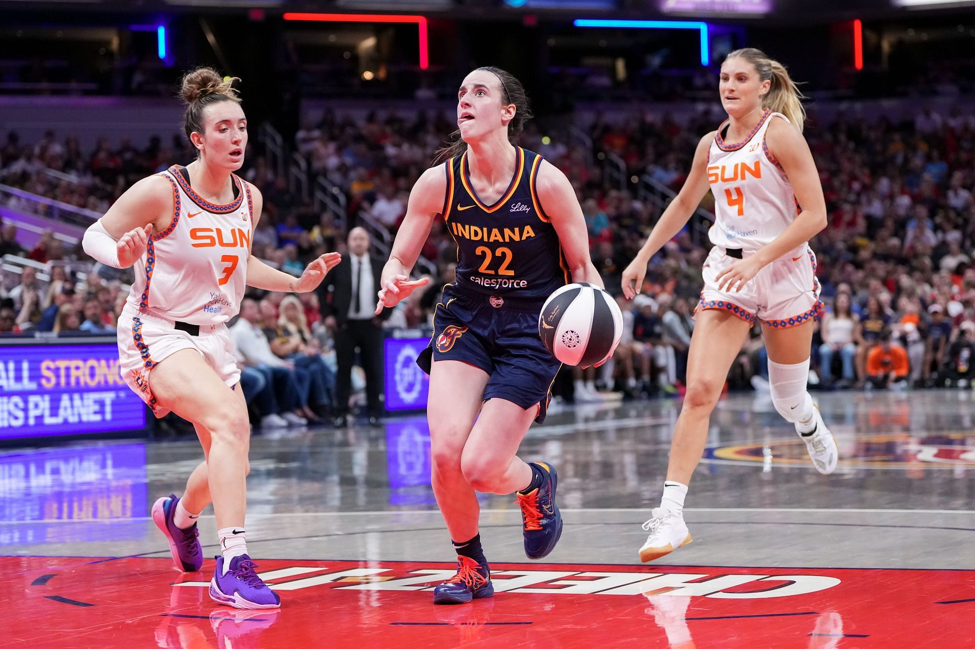 Marina Mabrey&rsquo;s alleged courtside action goes viral after Caitlin Clark dust-up. -- Photo by GETTY