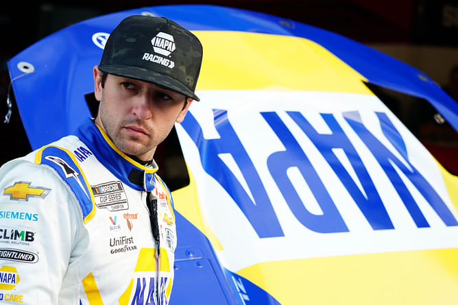 "You are pinning hopes on the past": Kyle Petty calls out Chase Elliott for underdelivering as NASCAR’s fan favorite