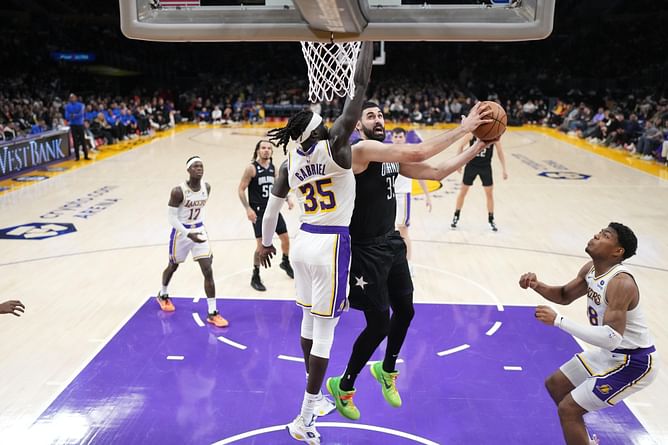 Lakers Mock Trade: Austin Reaves makes way for 6-foot-10 defensive big man on cheap contract