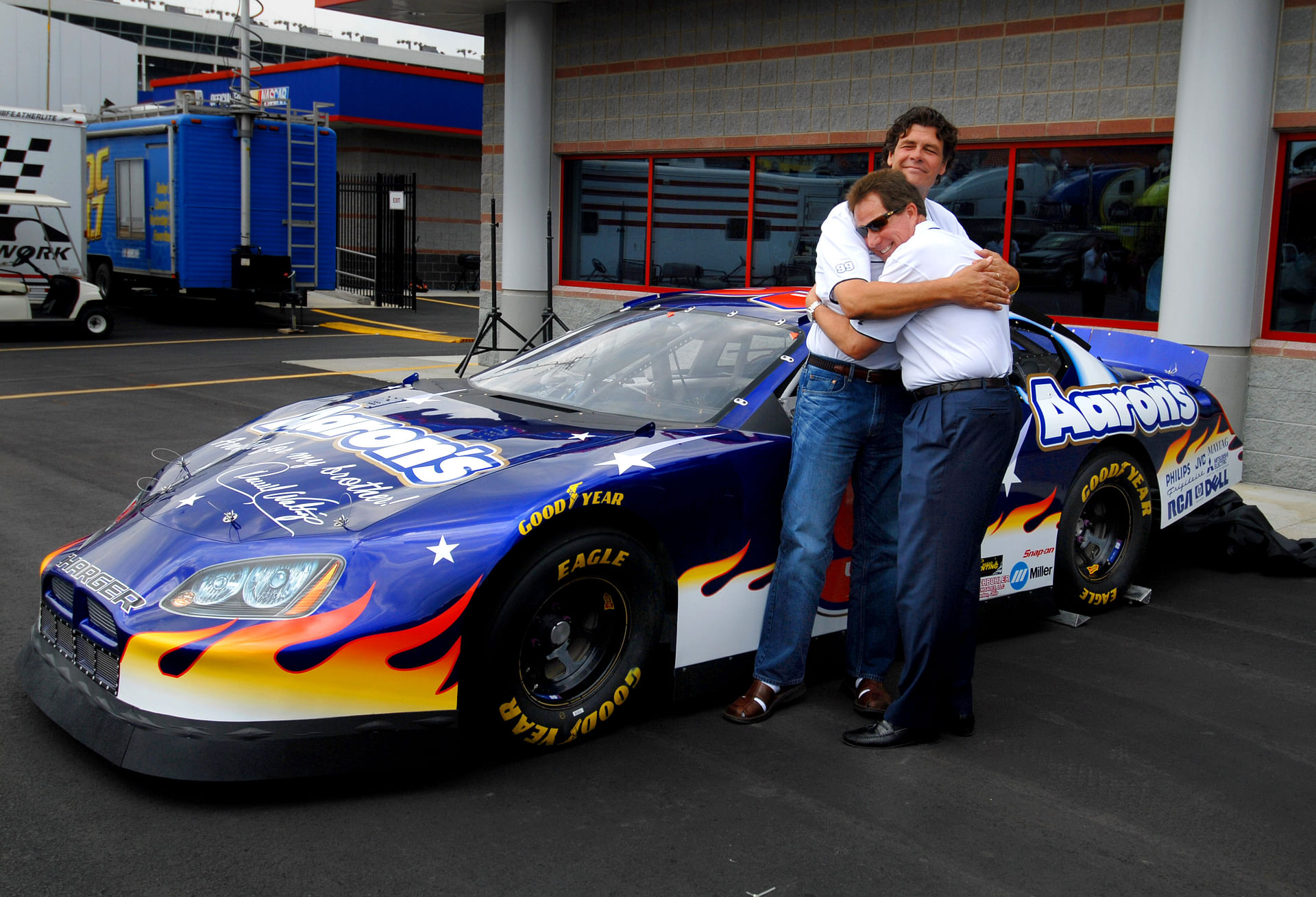 Nascar Nextel Cup driver Michael Waltrip poses with his brother Darrell Waltrip after announcing a one race deal for Darrell in Martinsville, VA in 2006 - Source: Imagn Images