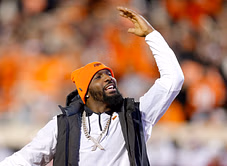 "This is far from right": Cowboys great Dez Bryant takes issue with NFL supporting Pride Month after old video resurfaces