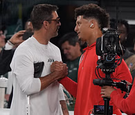 Steelers great Big Ben ranks prime Aaron Rodgers over Patrick Mahomes today