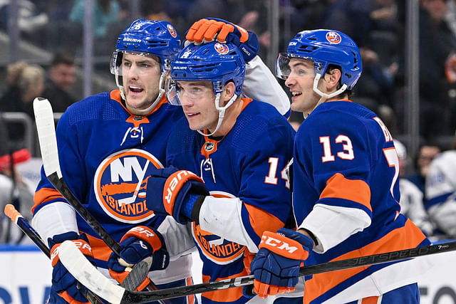 NHL: Tampa Bay Lightning at New York Islanders - Source: Imagn